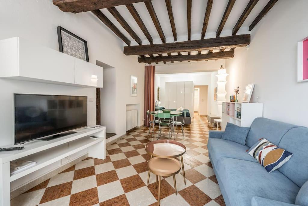 Casa Camilla - Arty Suite Nel Centro Storico Parma Luaran gambar