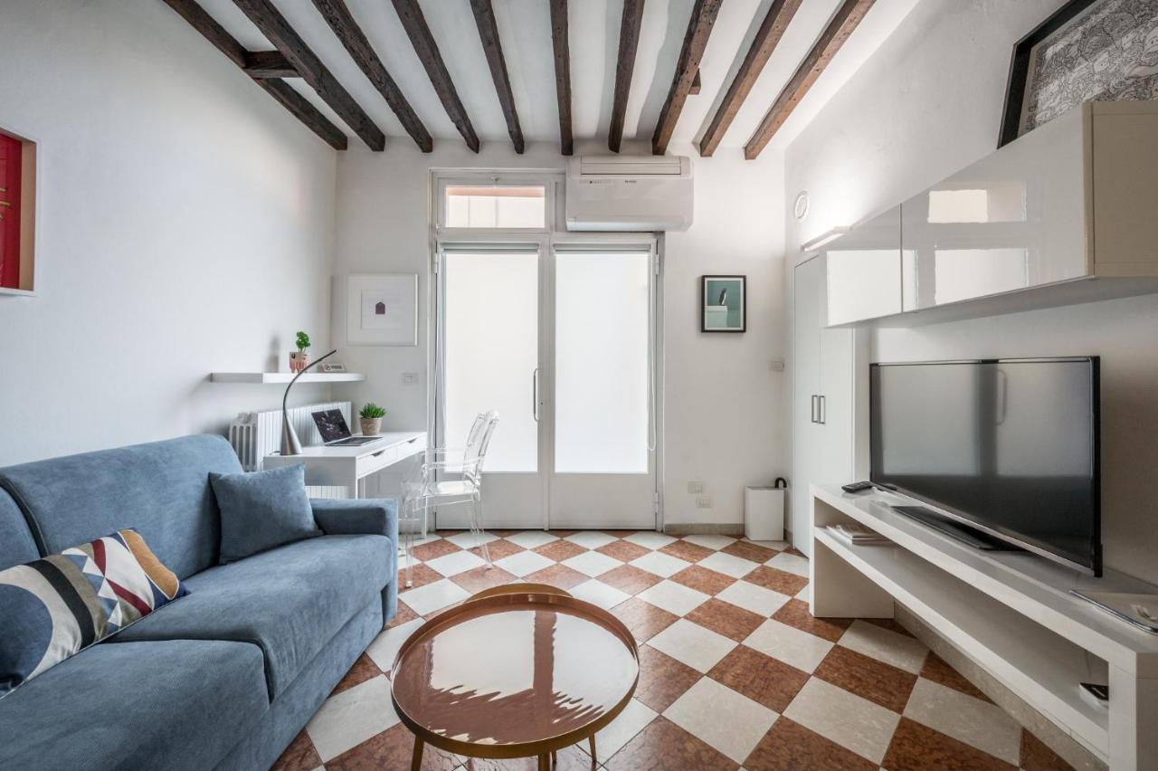 Casa Camilla - Arty Suite Nel Centro Storico Parma Luaran gambar